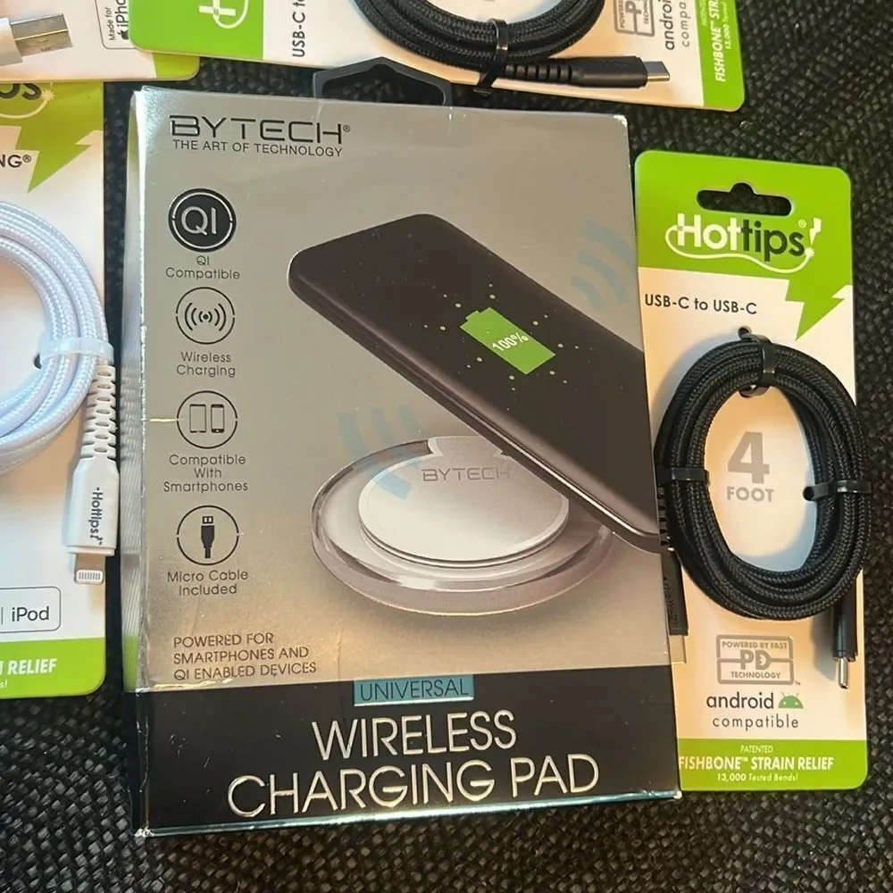 Wireless Charging Pad with Hot Tips Cables - Black and White